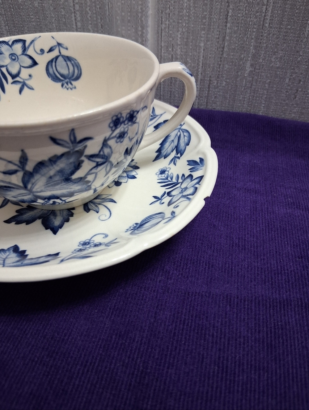 Vintage Malvern Blue Windsor Ware Teacups Saucers Bowls Johnson Bros England - Picture 12 of 16
